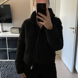 Jacka - Höst/vinterjacka från Only i storlek S. Använder inte längre 