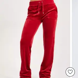 Säljer mina röda juicy couture byxor i stl xs (passar även s) eftersom jag inte använder dom. Säljer för 950 men pris kan diskuteras. Skriv för bilder.