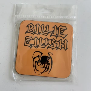 Billie Eilish drickeunderlägg - Billie Eilish underlägg för dricka.
