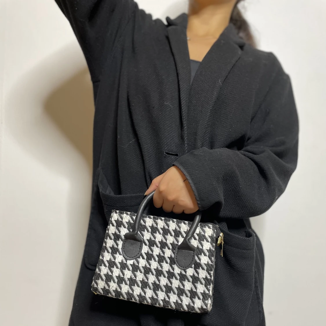 Hundtandsmönstrad handväska - 90