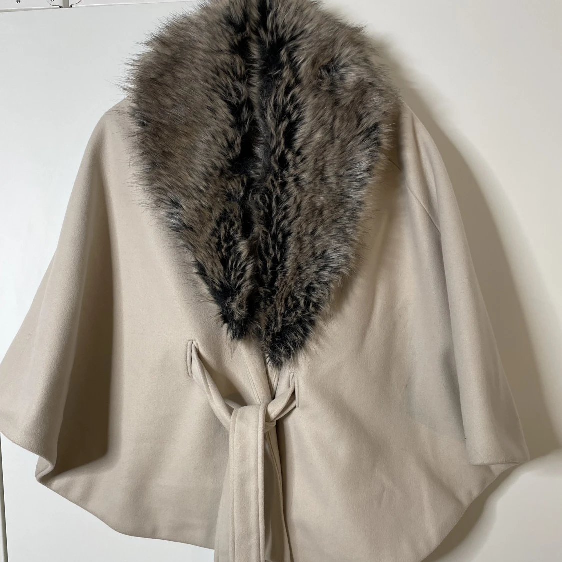 Kappa med avtagbar päls