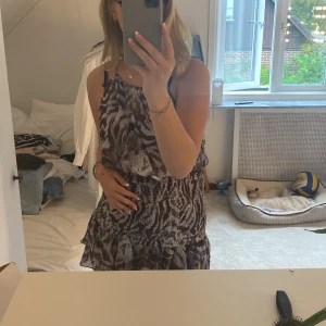 zara klänning - 🙏🏼🙏🏼