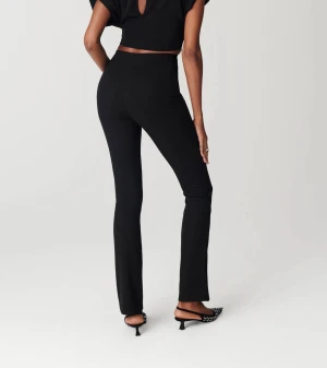 Byxor från adoore säljes - Säljer ett par byxor från adoore i storlek 36. Enbart använda ett fåtal gånger så i mycket bra skick!