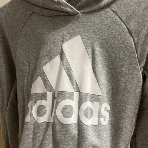 Adiddas hooddie  - Helt ny
