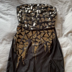 långklänning - går ner till golvet på mig som är 157❤️