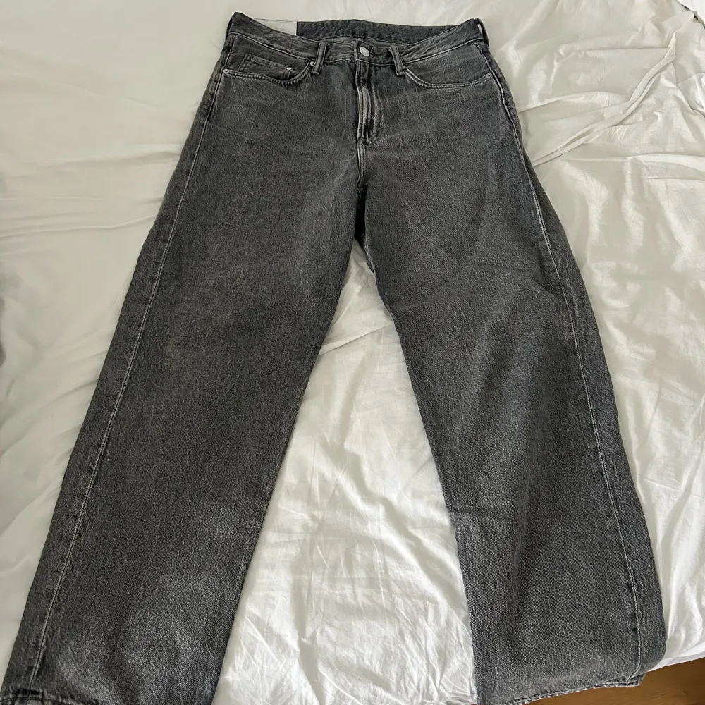 Storlek 31/32, 10/10 Cond. Snygg svartgrå färg !. Jeans & Byxor.