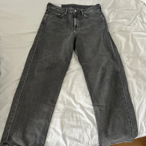 Loose fit jeans - Storlek 31/32, 10/10 Cond. Snygg svartgrå färg !