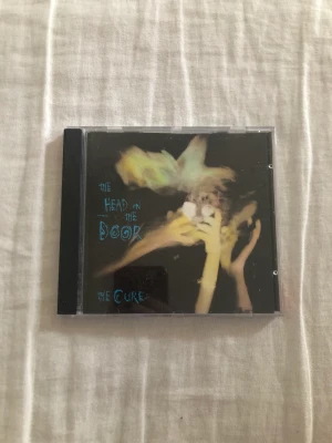 the head on the door - the cure - begagnat fint skick. ⭐️  tar ej köp nu!!! betalning via swish i privat chatt. frakt tillkommer på 45kr ifall du ej kan mötas upp i östersund.