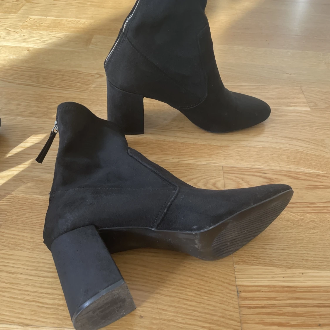 Högklackade stövletter  - 90