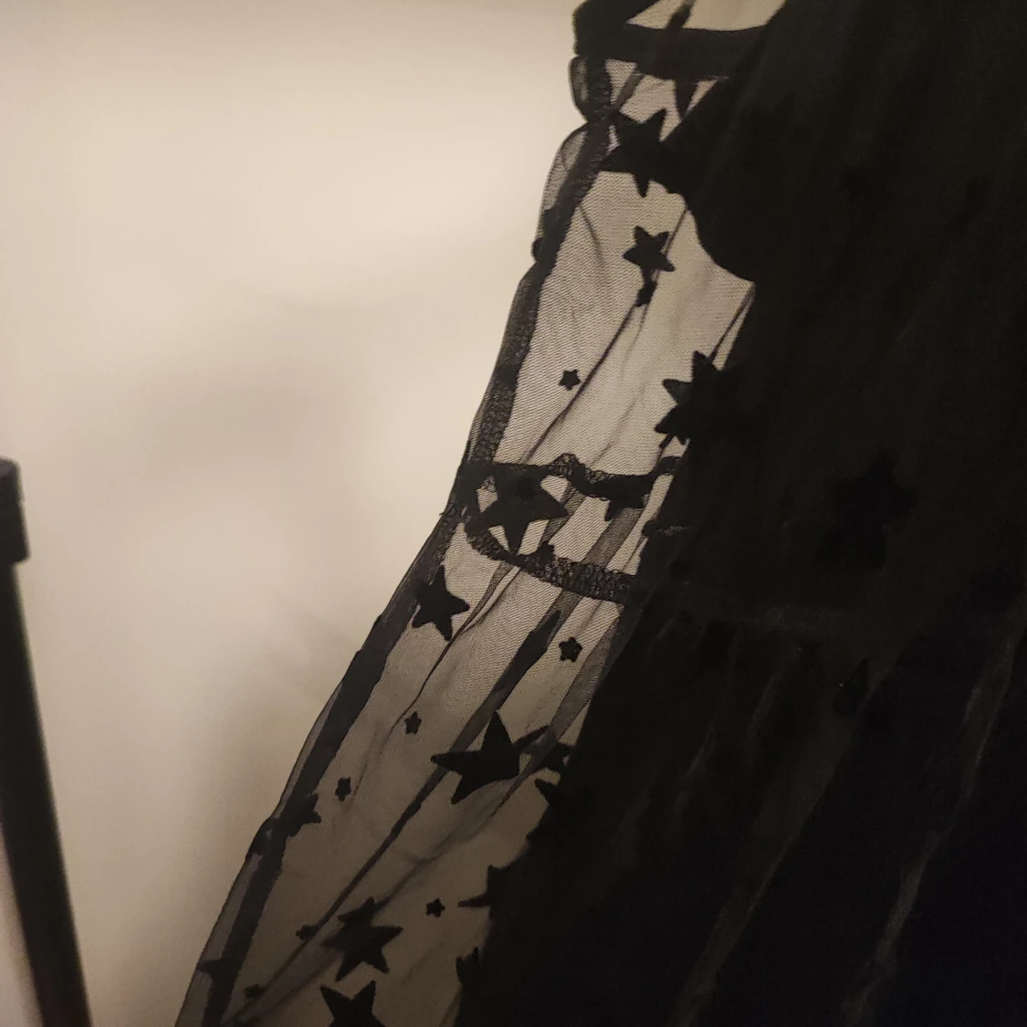 Mesh klänning med stjärnor  - 90