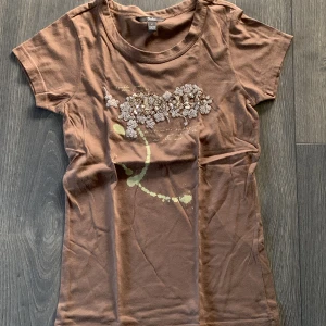 Brun topp - Brun topp från 00-talet, bra skick.