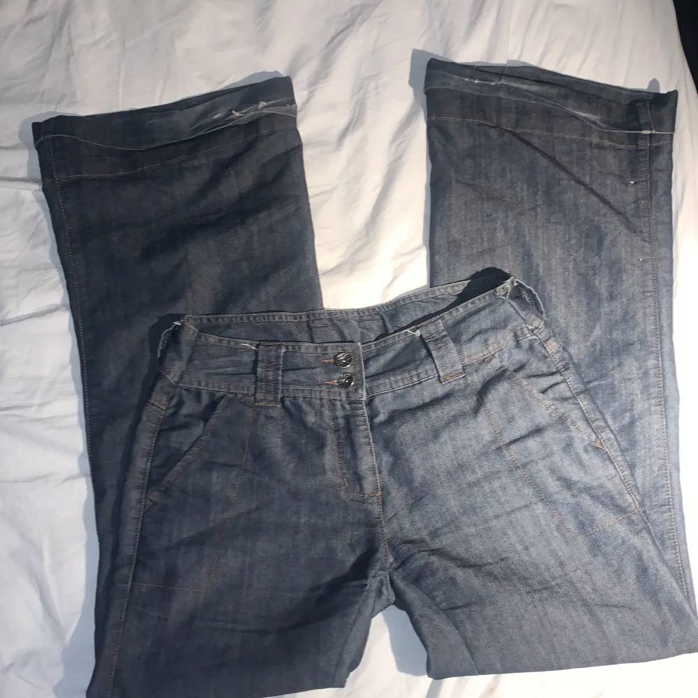 Super snygga jeans som tyvärr inte kommer till användning nå mera.. Jeans & Byxor.