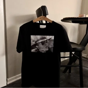 Limitato  - Tja, säljer nu min andra skit snygga Limitato T-shirt då den tyvärr har blivit för liten. Skick 9/10 nypris 1200-1500kr