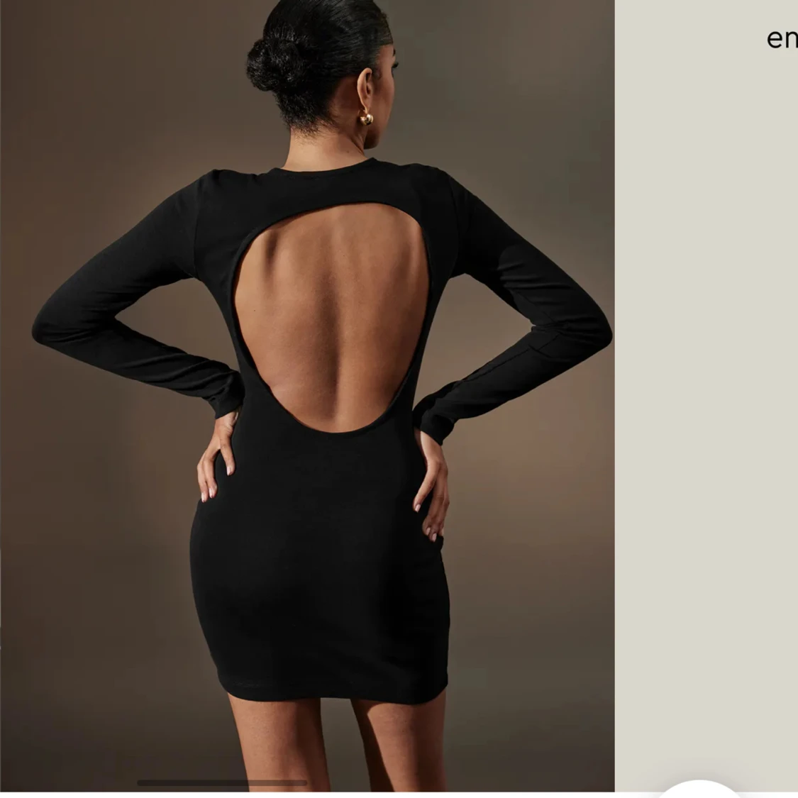 Klänning med öppen rygg