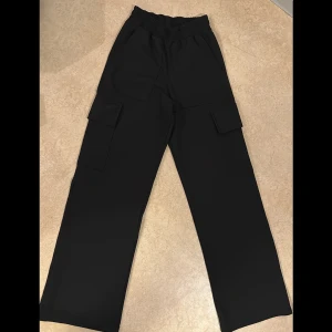 Oanvända cargobyxor  - Storlek xs, 200kr