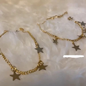 Smycken  - Säljer desssa supersnygg smycken, både halsbandet och armbanden för 69kr💕💕