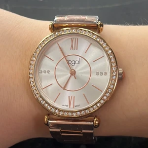 Rosé guld klocka - Säljer den då jag bara använder silver smycken 