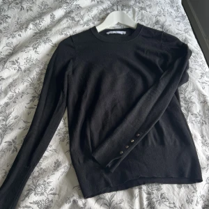Zara tröja - Säljer nu zara tröjan som var trendig innan då jag får ingen användning av den och endast använt ett få antal gånger!!