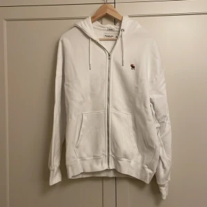 Abercrombie and fitch zip hoodie - Fint skick nypris cirka 700 kr använd 2-3 gånger 