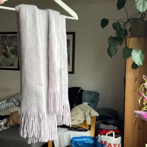 Sjal - Jätte fin sjal till höst/vinter i finaste färgen, den passar dock inte mig. Onesize💜