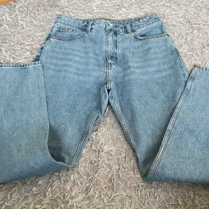 Ett par jättefina jeans från Monki i ett jättefint skick 