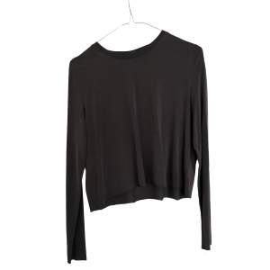 Supermjuk mörkgrå långärmad tröja från Weekday!