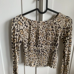 Leopard mönstrad tröja  - Tröja med leopard mönster