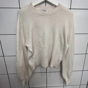 Vit stickad  - Vit stickad tröja från other stories💞pris går att diskutera 