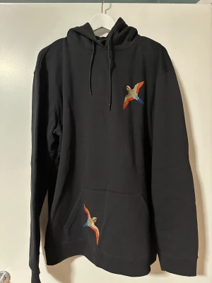 Axel Arigato Hoodie  - Endast provad, sen har den legat i garderoben. För snygg för att bara ligga på hylla.  