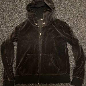 Zip-up  - Brun zip-up tröja i sammet. Bra skick. Strl S
