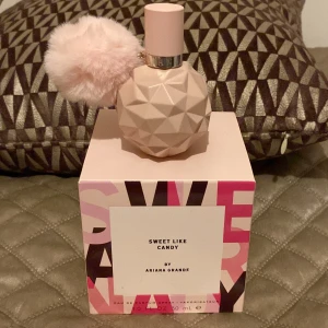 Oanvänd Ariana Grande parfym! - Oanvänd Ariana Grande parfym, har aldrig använt den så 100% kvar