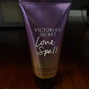 Love spell body lotion. Aldrig använd!💗