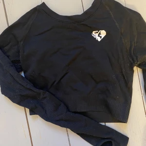 tränings tröja - fin croppad träningströja från womens best i storlek xs💕