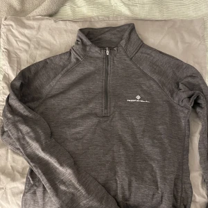 Träningströja - Nästan aldrig använd, men jätte skön  Skriv för mer info eller bilder❤️