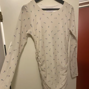 Klänning - Fin klänning i mesh från danmark. Nypris 600kr Använd 1 gång