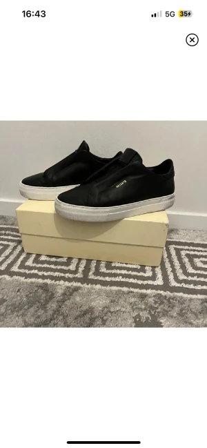 Axel arigato - Fina arigato skor, inte använda så länge, fint skick 8/10 Skriv för mer frågor 