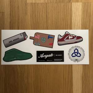 Axel arigato stickers 6st som följer med om du köper två plagg :)