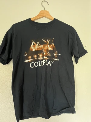 T-shirt - Coldplay t-shirt. Storlek L (ungdom) passar mer som en M 