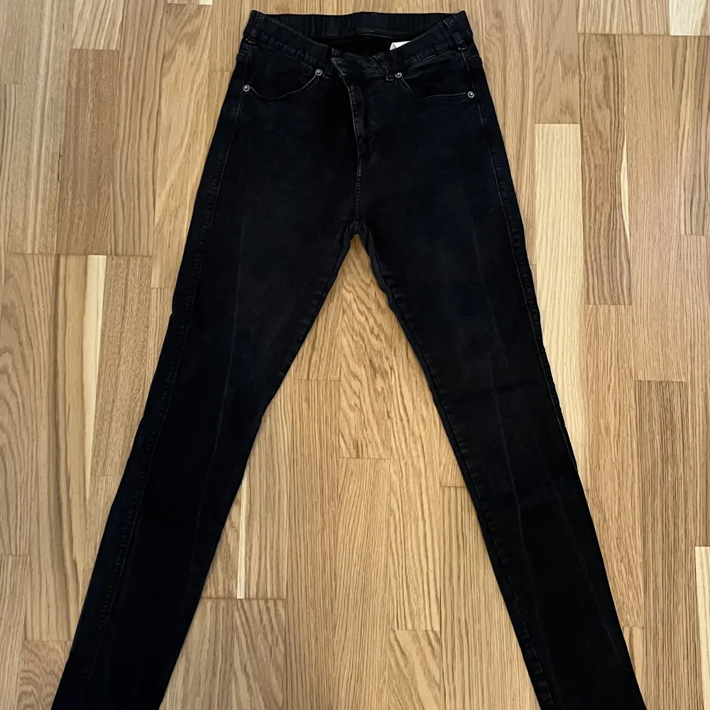 Skinny jeans från drdenim i storlek S/M, använt . Jeans & Byxor.