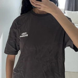 T-shirt  - Superfin tshirt i storlek M. Mötas upp i Stockholm eller fraktas!