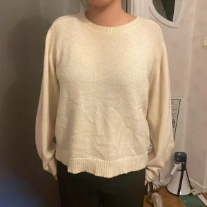 tröja - en vit stickad tröja från shein i storlek L 