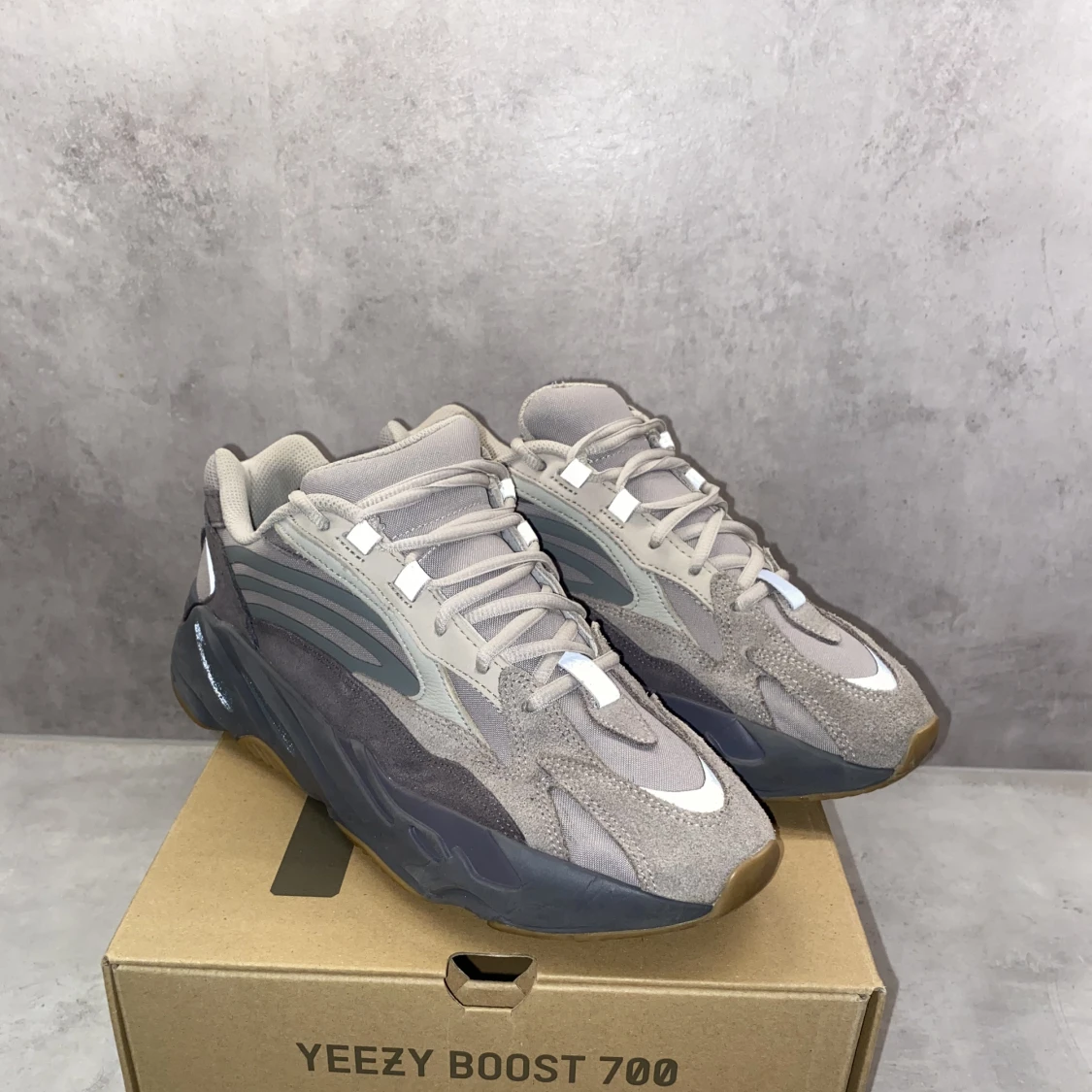 Yeezy 700 tephra