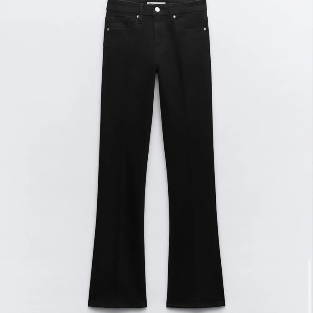 Zara jeans bootcut ❤️Skriv privat för fler bilder (nypris 399). Jeans & Byxor.