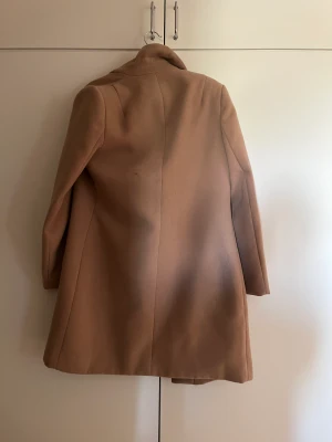 Ny kappa från bohoo - Fin kappa i stl small. 