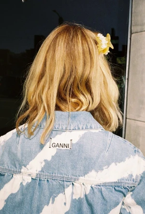 Ganni Jacka - GANNI JEANSJACKA  Toppen som vårjacka eller tidig höstjacka❣️Inga slitningar eller fläckar, är i nyskick! 
