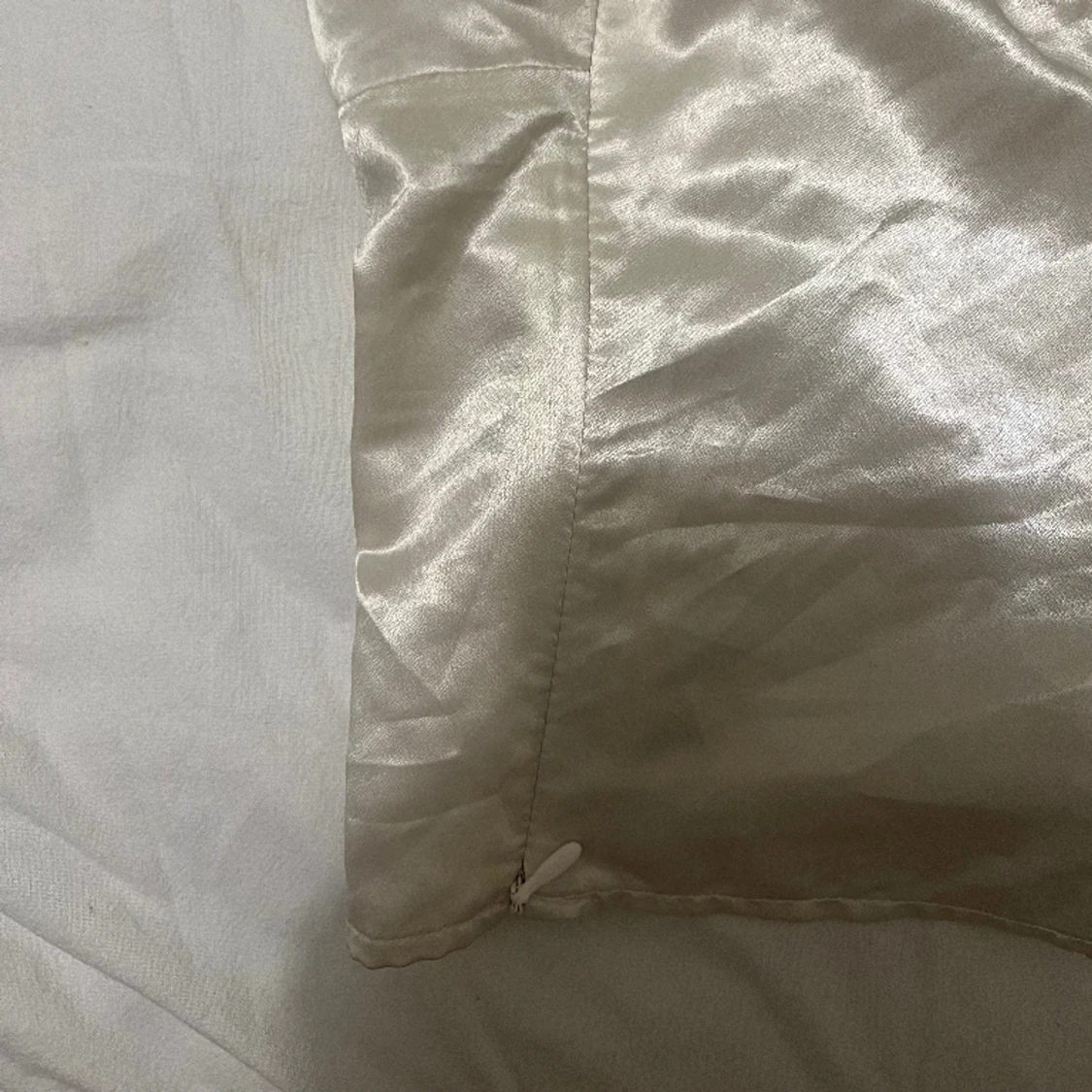 Vitt satin spets linne med dragkedja  - 91