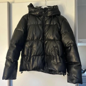 Vinterjacka  - Snygg vinterjacka från Chelsea som ej kommer till användning. Använd få gånger.