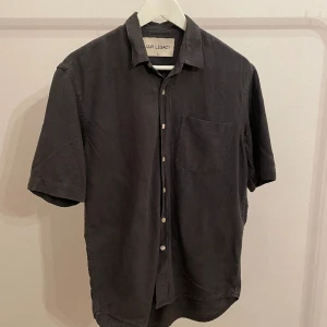 Our legacy linnen shirt - Our legacy linnen shirt in very good condition. Size Small (46). Loose fit.