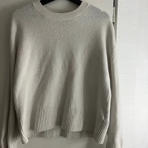 Stickad tröja - Från other stories 