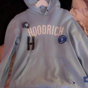 Hoodrich hoodie ljus blå använda 4 ggr storlek L men ganska medel i storleken 💙